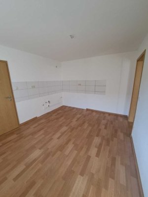 Renovierte Erdgeschosswohnung mit großer Wohnküche!