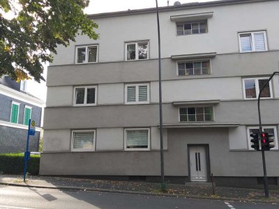 Helle 3 Zi.-Wohnung mit Einbauküche