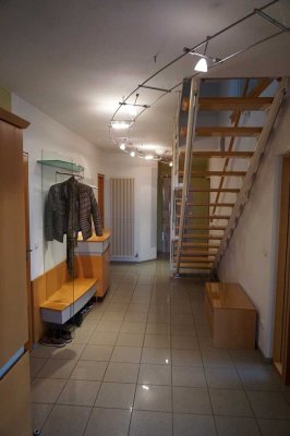 Geschmackvolle 5-Raum-Wohnung mit gehobener Innenausstattung mit EBK in Hohenkammer