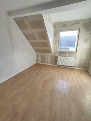 Gemütliche, teilsanierte 4-Zimmer-DG-Whg.