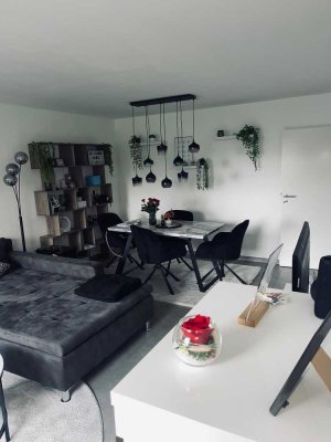 Schöne und modernisierte 2,5-Zimmer-Wohnung mit Balkon in Mainaschaff