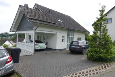 Freistehendes Einfamilienhaus mit Einliegerwohnung, Garten und Panoramablick