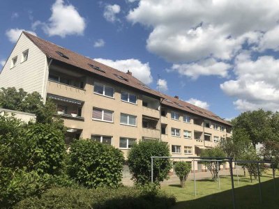 renovierte 2-Zimmer-Dachgeschoss-Wohnung (kein Balkon)