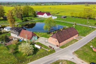 Großes EFH mit Ferienwohnung, riesigem Garten und abgezäuntem Teich in Ruhelage