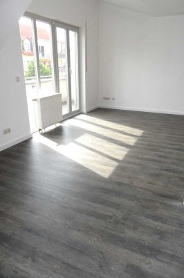 * mit Balkon * 1 Zimmer Wohnung im Zentrum von Werdau zu vermieten !