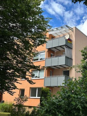 Stilvolle, modernisierte 4-Zimmer-Wohnung mit Balkon in Wolfsburg-Detmerode