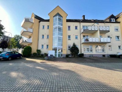 Möblierte 1-Zimmer-Wohnung mit Einbauküche, Balkon und Stellplatz vorm Haus