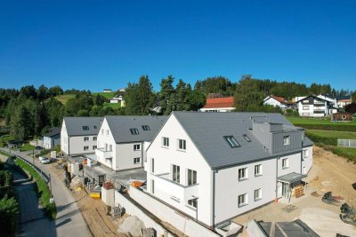 Qualität und Komfort: Große Dachgeschoßwohnung mit südseitiger Dachterrasse und zwei Tiefgaragenplätzen in Hellmonsödt!