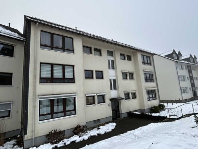 Modernisierte 3-4-Zimmer-Wohnung mit Balkon und Stellplatz in zentraler Lage