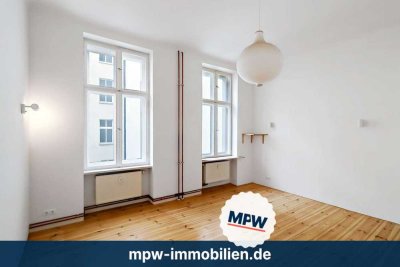 Bezugsfreie Wohnung im Kiez: mit Balkon, Dielenboden und Aufzug