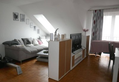 Helle, gut eingeteilte 2-Zimmer-Wohnung mit Balkon und Parkplatz- als Anlage geeignet