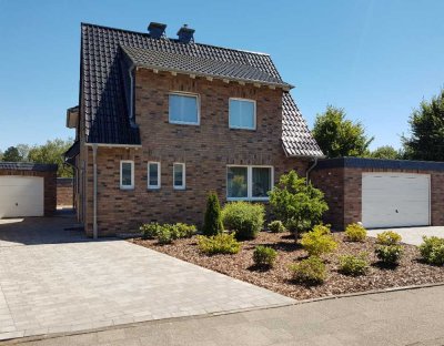 Sonnendurchflutete Atelierwohnung mit Balkon in schöner Lage