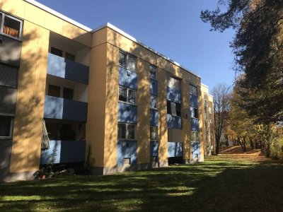 Erdgeschoß mit Balkon: ansprechende 2-Zimmer-Wohnung in Waldkraiburg