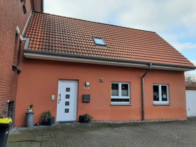 Geschmackvolles 3,5-Zimmer-Haus mit gehobener Innenausstattung und EBK in Garbsen