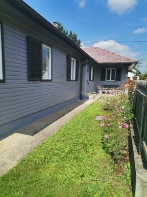 Sonnendurchfluteter Bungalow in Strasshof 9 Zi, 2 Terrassen, Stellplätze, romantischer Garten - in MIETE