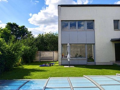 Traumhaftes Familienhaus mit eigenem Pool am Golfplatz Wien. Rarität!