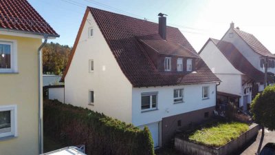 Großzügiges Wohnhaus mit Ausbaupotenzial, Wintergartenanbau und 3 Garagen