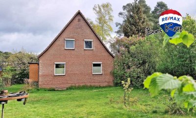 RESERVIERT: 
Einfamilienhaus mit XL-Garten und Nebengebäude