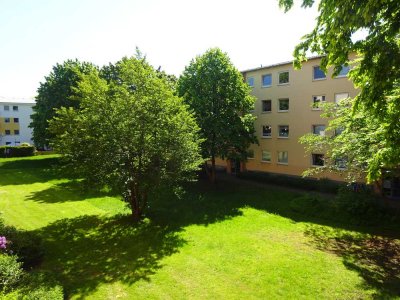 In Bremerhaven: Tolle 3-Zimmer-Wohnung mit Balkon und Tageslichtbad mit Badewanne im 1. Obergeschoss