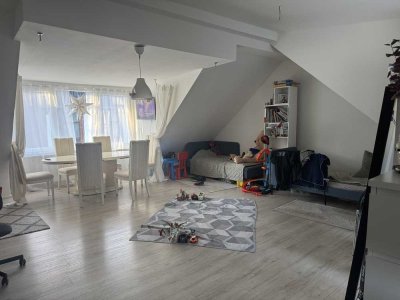 Exklusive DG-Wohnung mit Balkon in Hürth