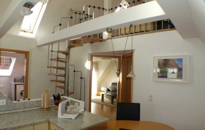 Helle verkehrsgünstige 2,5 Zimmer-Maisonette Wohnung, DG, Balkon, S-Zuffenhausen, Markgröninger Str.