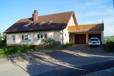 3-Familienhaus mit 4 Garagenstellplätzen und traumhafter Aussicht