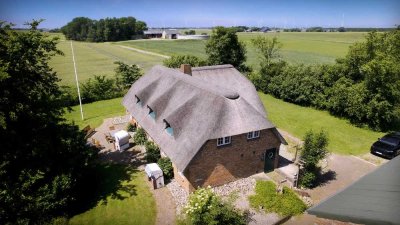 Ein TRAUM ... Exklusives Einfamilienhaus unter Reet in Bestlage! Vor den Toren von SYLT.