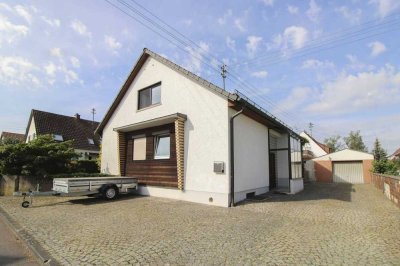 Freistehendes Einfamilienhaus mit großem Garten und Garage in Offingen