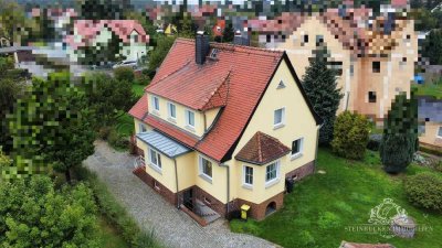 GEPFLEGTES EINFAMILIENHAUS MIT TRAUMHAFTEM GRUNDSTÜCK UND SAUNA