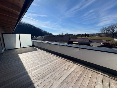 NEU | Exklusive 2 Zimmer Dachterrassenwohnung | 27m2 Terrasse und 2 TG Plätze | in Mattsee