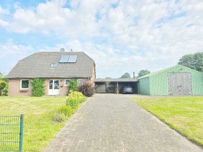 Attraktives Einfamilienhaus mit Halle, freier Blick in die Natur, auf großem Grundstück bei Husum