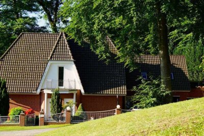 Natur pur mit Urlaubsfeeling :   Einfamilienhaus am Waldesrand,  Traum für Großstadtmüde