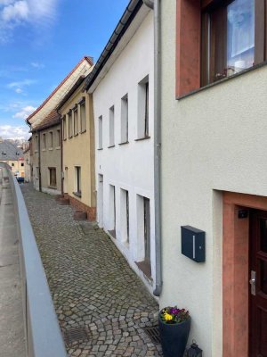 Sanierungsbedürftige Reihenmittelhaus mit einem Garten für Handwerker