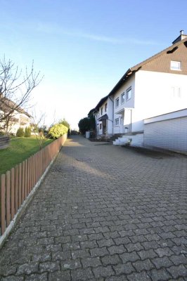 Reihenmittelhaus mit südausgerichteten Garten, Balkon, Kamin, Einzelgarage in Lützenkirchen!