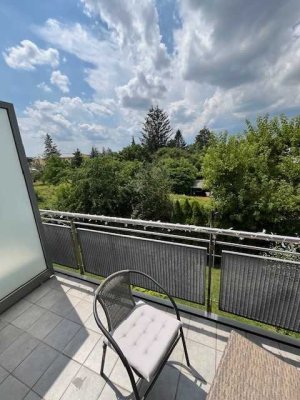 Herrliche lichtdurchflutete 2- Zimmer-Wohnung mit großem Balkon und Blick ins Grüne!