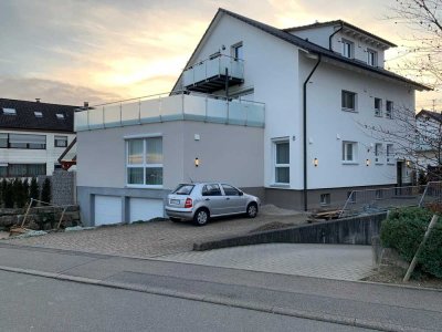 Wunderschöne, sehr helle und moderne 3-Zimmer-Wohnung mit Balkon und Einbauküche in Kuppingen