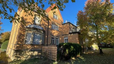 Helle, zentral gelegene 2-Zimmer-Wohnung leerstehend in der ehemaligen Villa Kuttler. DENKMALSCHUTZ