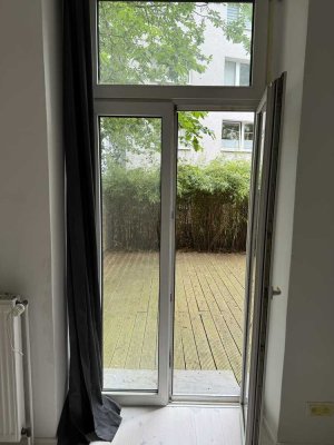 Gemütliche und frisch renovierte 2-Zimmer Wohnung mit Terrasse im Düsseldorfer Hafen