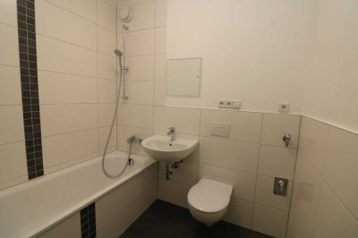 Viel Platz in neu sanierter 3-Raum-Wohnung mit Wanne & Balkon!!!