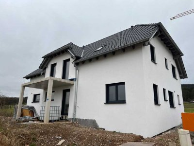 Neubau-Erstbezug - tolle Wohnung in grüner ruhiger Lage zu vermieten !