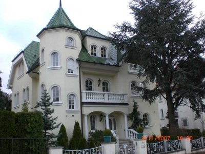 2-3 Zimmer-DG-Maisonette-Wohnung   In Herrschaftlichem exklusiven Villenanwesen in begehrter Stuttga