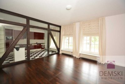 5757: Düsseldorf-Oberkassel! Traumhafte Penthousewohnung mit großer Terrasse und zwei Kaminen!