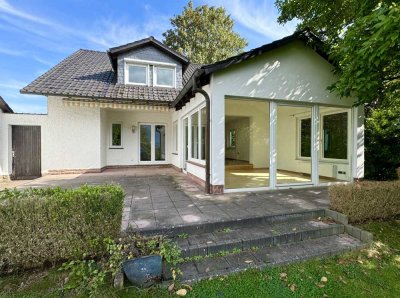 Schönes Einfamilienhaus mit großem Garten & herrlichem Ausblick in bester Wohnlage