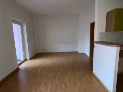 *** 2-Zimmer-Wohnung mit EBK, Wannenbad und Balkon! ***