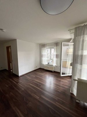 Modernisierte 2-Zimmer-Wohnung mit Balkon in gepflegtem Mehrfamilienhaus