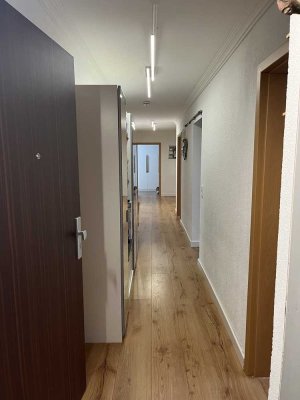 Provisionsfreie, Schöne, helle 4 Zimmer Wohnung.