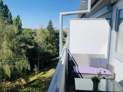 Voll möbliertes sonniges Studio mit Parking, Balkon, ausgestatteter Küche, und Netflix mit