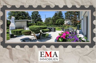 Großes und saniertes Zweifamilienhaus mit acht Zimmern auf sonnigem Gartengrundstück