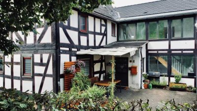 Steuervorteile und Historie: Denkmalgeschütztes 2-Familienhaus für Investoren und Liebhaber