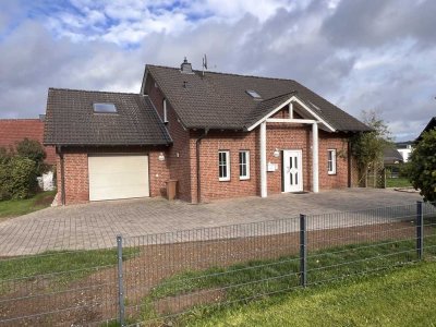 Schickes Einfamilienhaus mit Garage in bester Lage